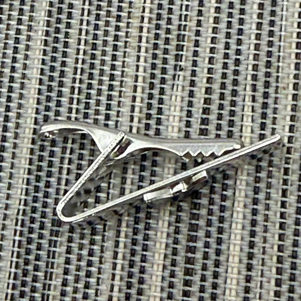 US Air Force Senior Airman Rank Tie Bar Silver Tone Metal Military Wing Clip